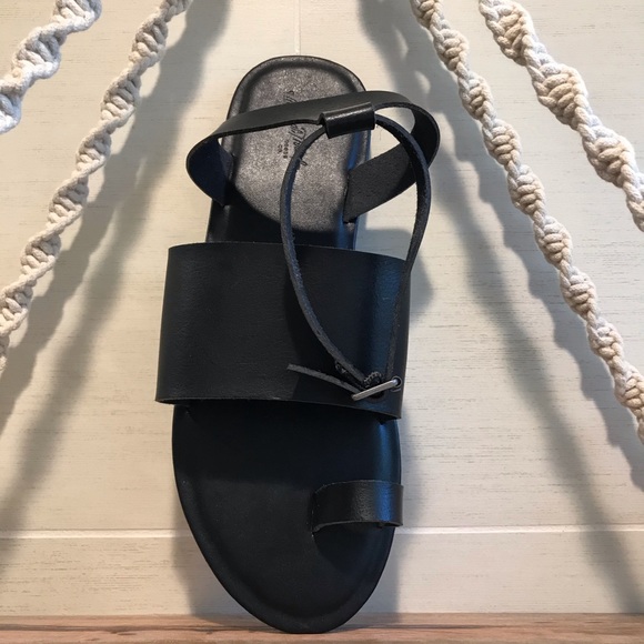 Universal Thread Target Black Toe Wrap Sandal - Picture 2 of 10
